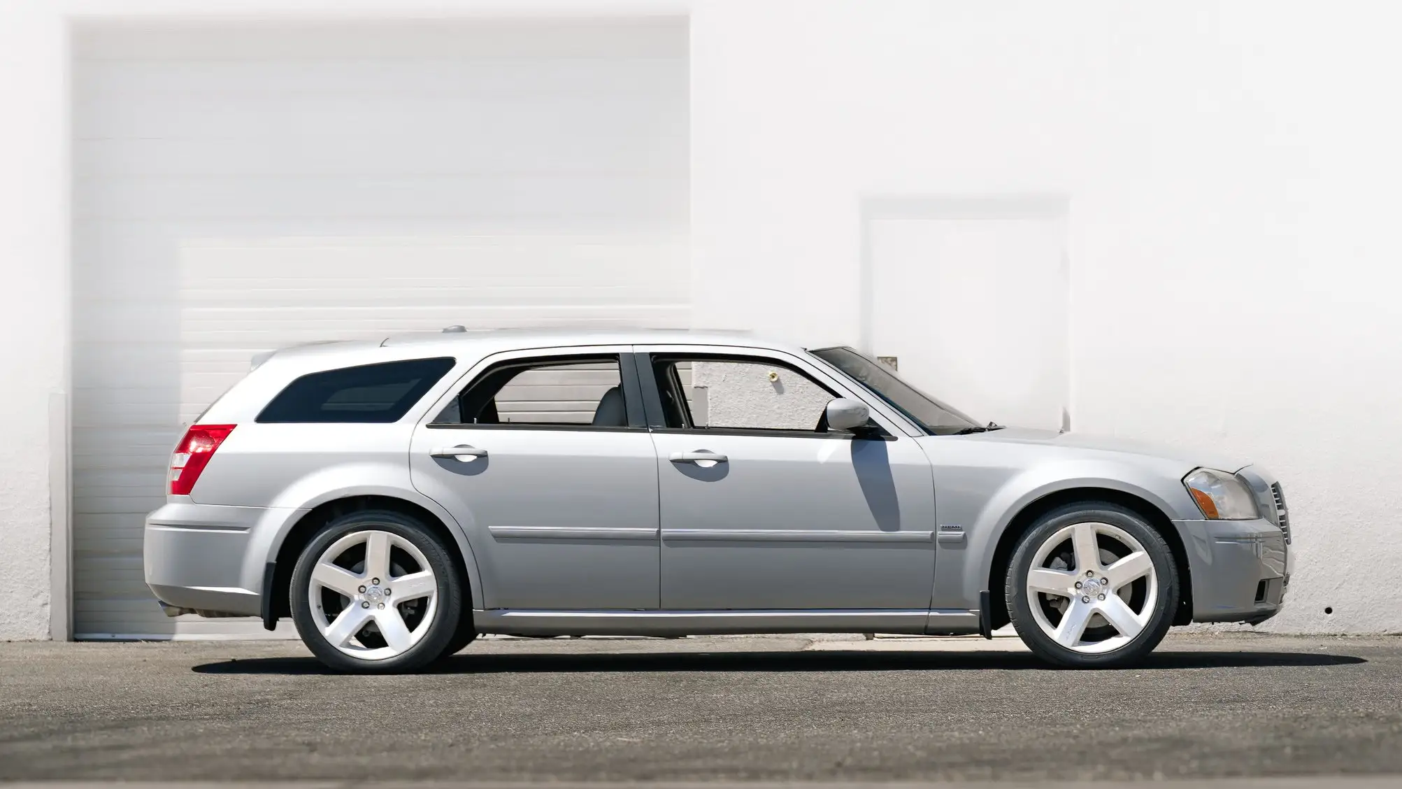 2005 Dodge Magnum RT photo 1