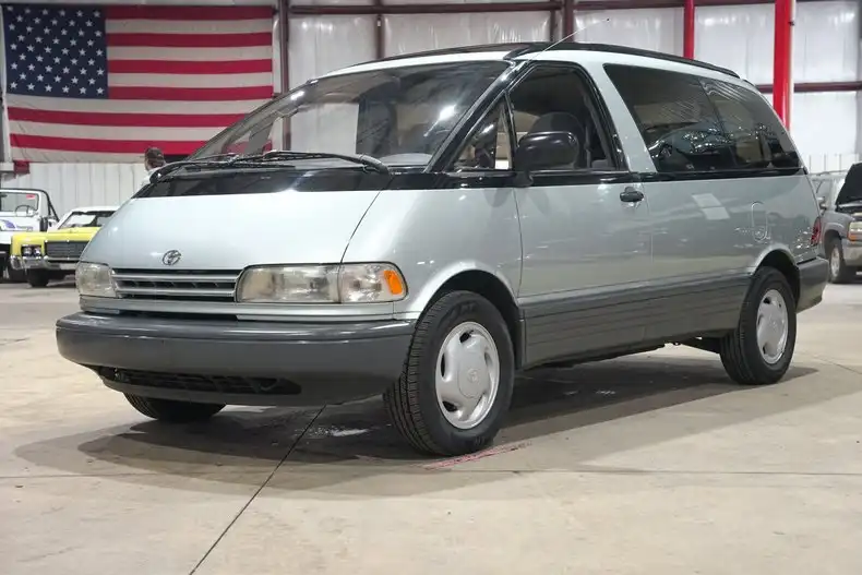 1992 Toyota Previa's photo