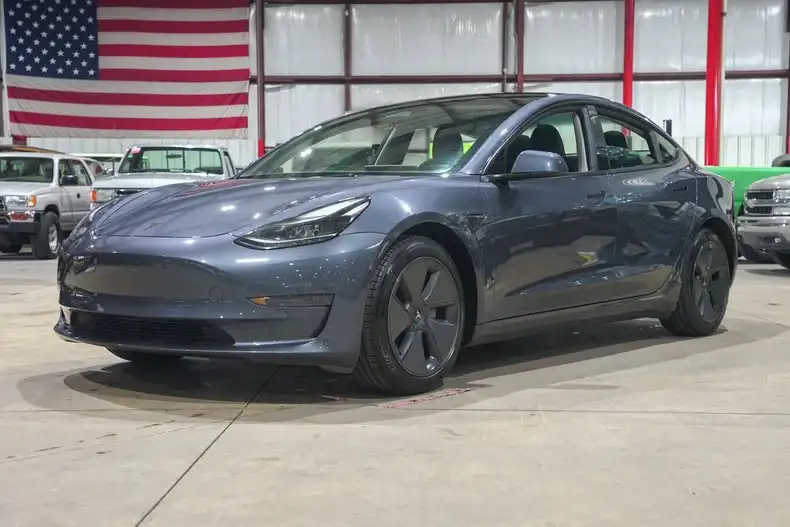 2023 Tesla Model 3 Base's photo