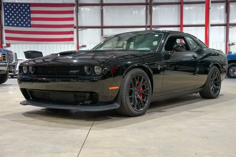 2016 Dodge Challenger SRT Hellcat's photo