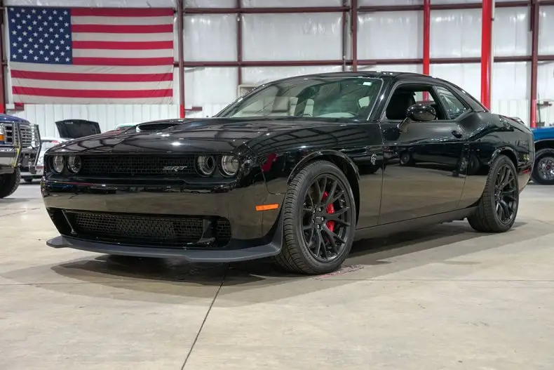 2016 Dodge Challenger SRT Hellcat photo 1