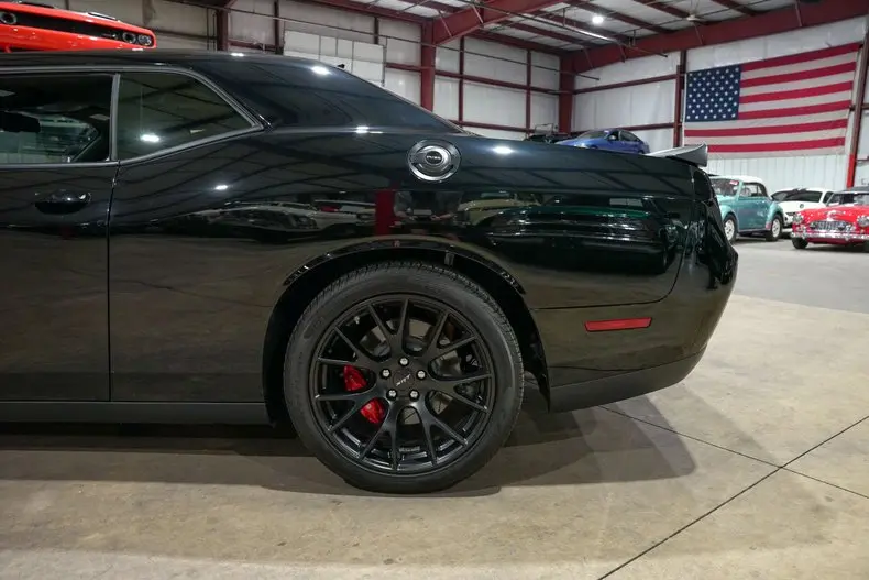 2016 Dodge Challenger SRT Hellcat photo 5