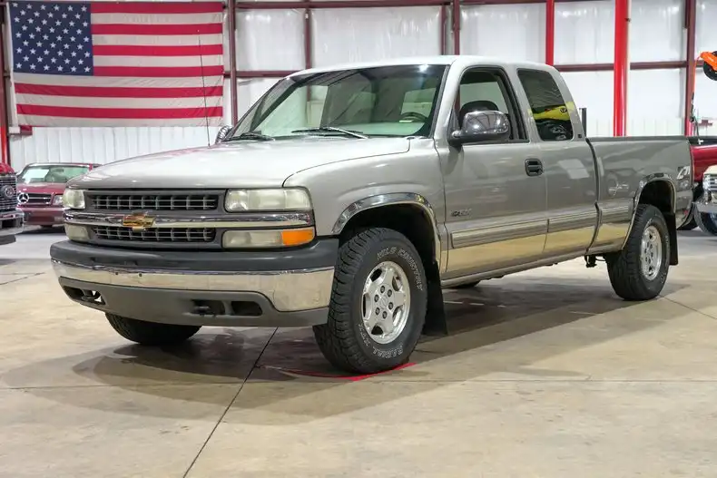 2000 Chevrolet Silverado 1500 1500 LS 4X4 EXTENDED CAB SWB's photo
