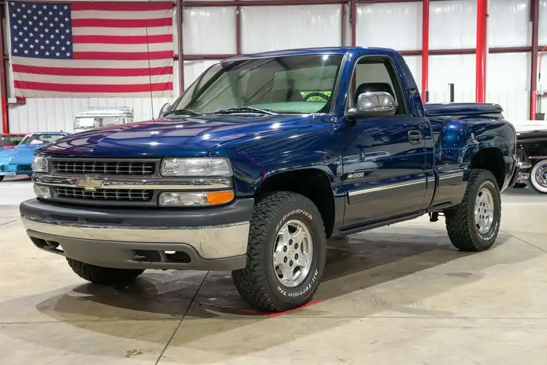 2001 Chevrolet Silverado 1500 1500 4WD Regular Cab SWB LS's photo