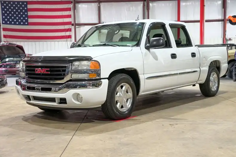 2005 GMC Sierra 2WD Crew Cab 6 1/2-ft SLT's photo