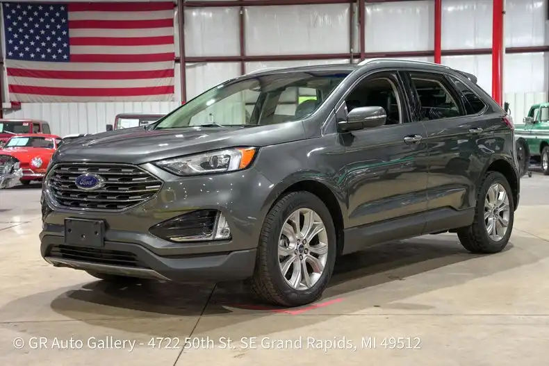 2019 Ford Edge Titanium's photo