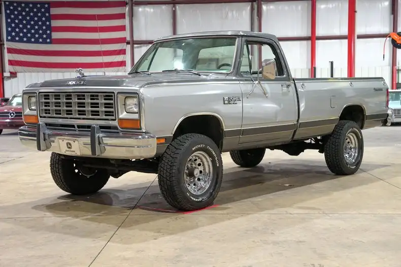 1985 Dodge W-Series's photo