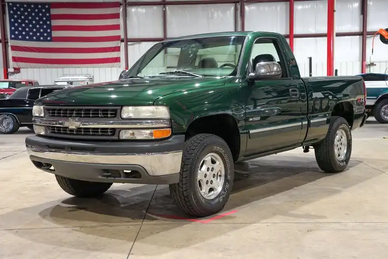 2001 Chevrolet Silverado 1500 LS 4WD Regular Cab SWB's photo