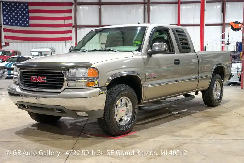 2001 GMC Sierra SLT 1500 "Low Miles, High Smiles"'s photo