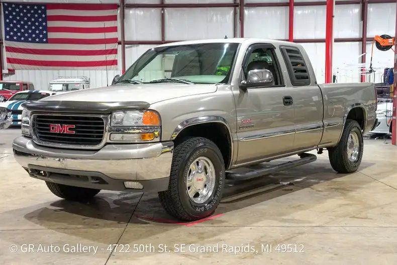2001 GMC Sierra SLT 1500 "Low Miles, High Smiles"'s photo