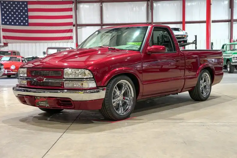 2003 Chevrolet S10 LS 2WD Regular Cab Short Box's photo