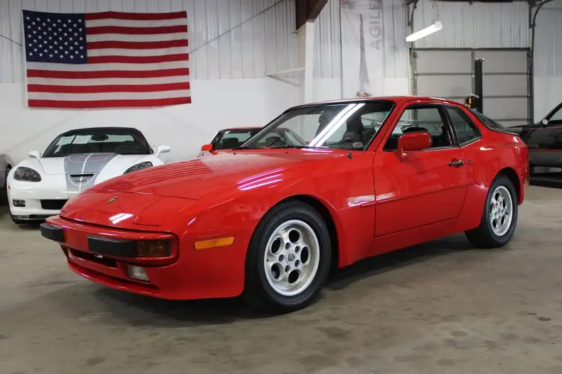 1984 Porsche 944's photo