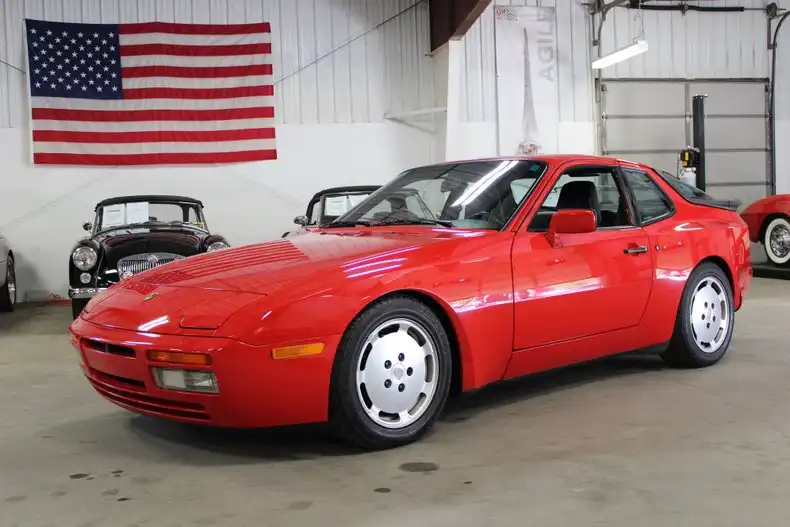 1987 Porsche 944's photo