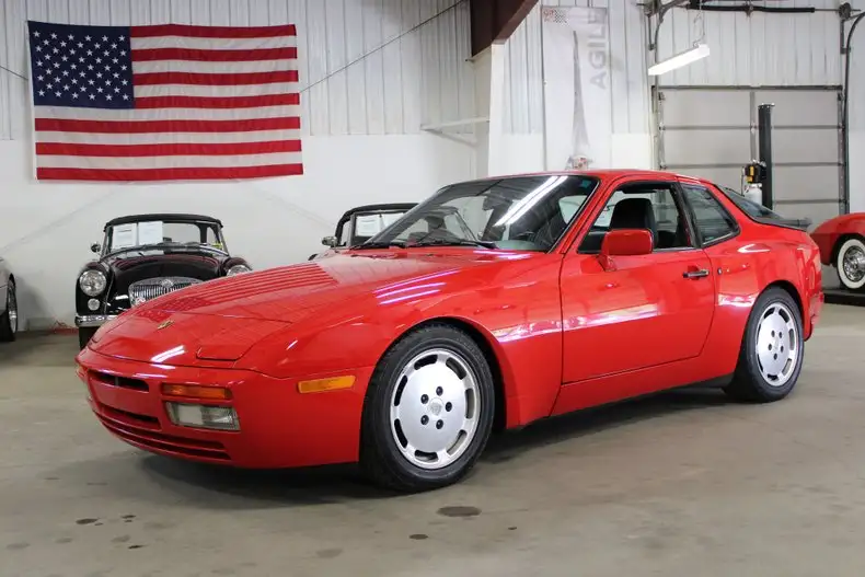 1987 Porsche 944's photo