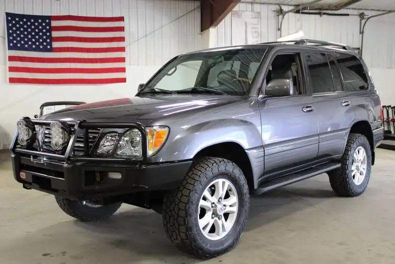 2004 Lexus LX 600 470's photo