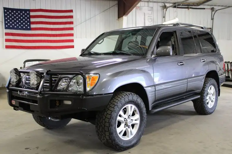 2004 Lexus LX 600 470's photo