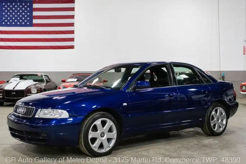 2001 Audi S4 quattro's photo