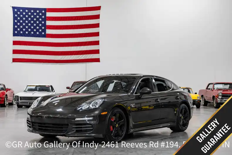 2016 Porsche Panamera 4S's photo