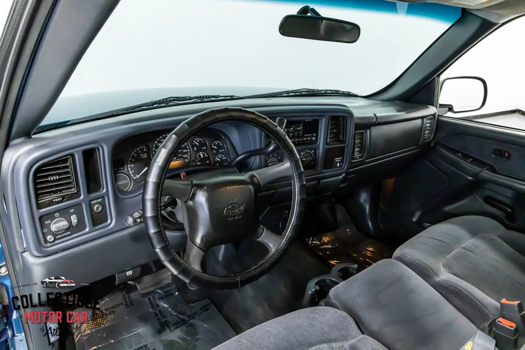 2002 Chevrolet Silverado 1500 Regular Cab SWB photo 3