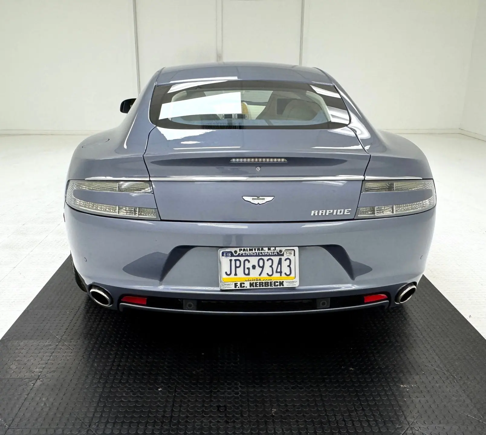 2011 Aston Martin Rapide Luxury photo 4