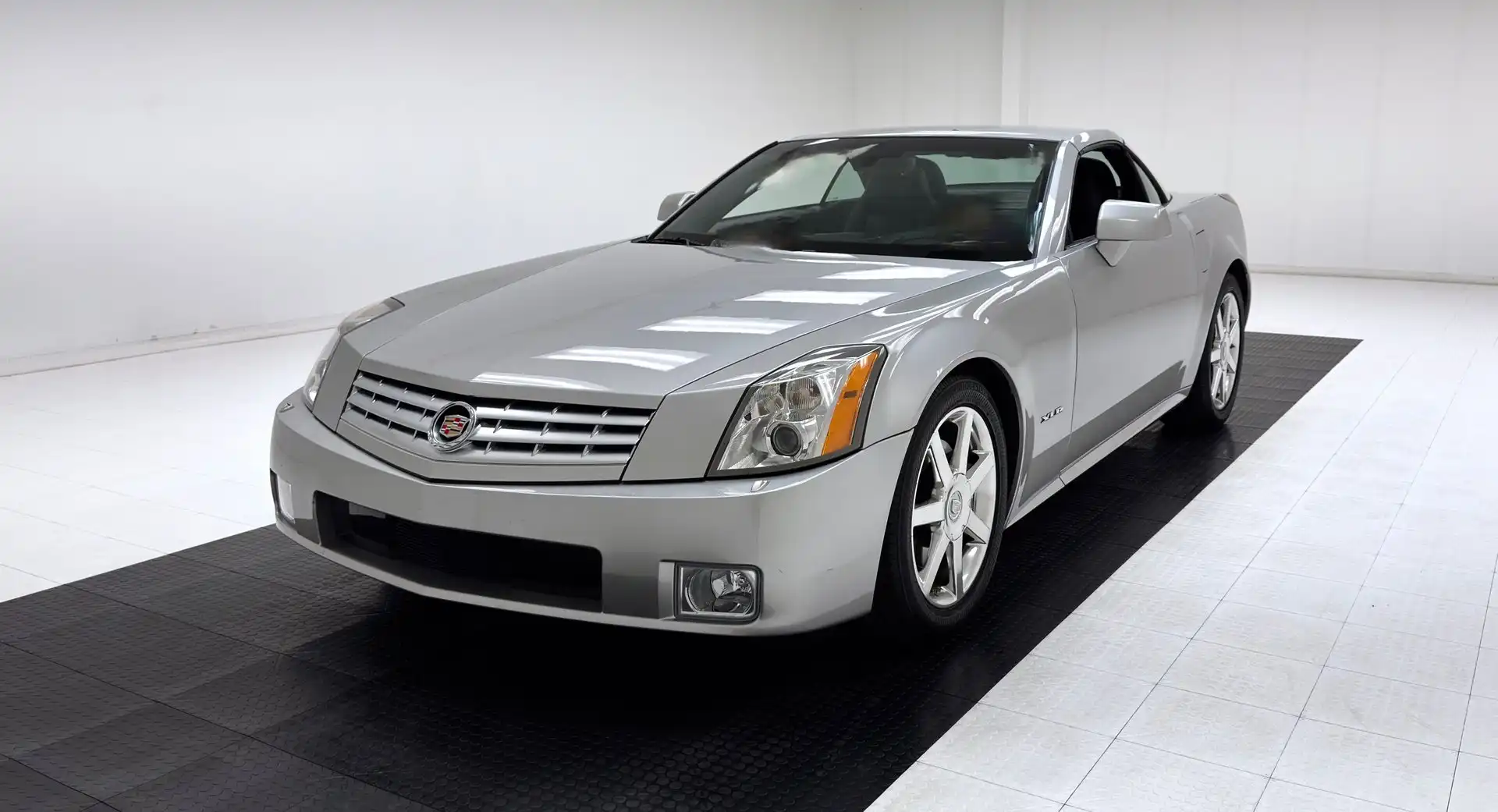 2004 Cadillac XLR V8 Roadster's photo