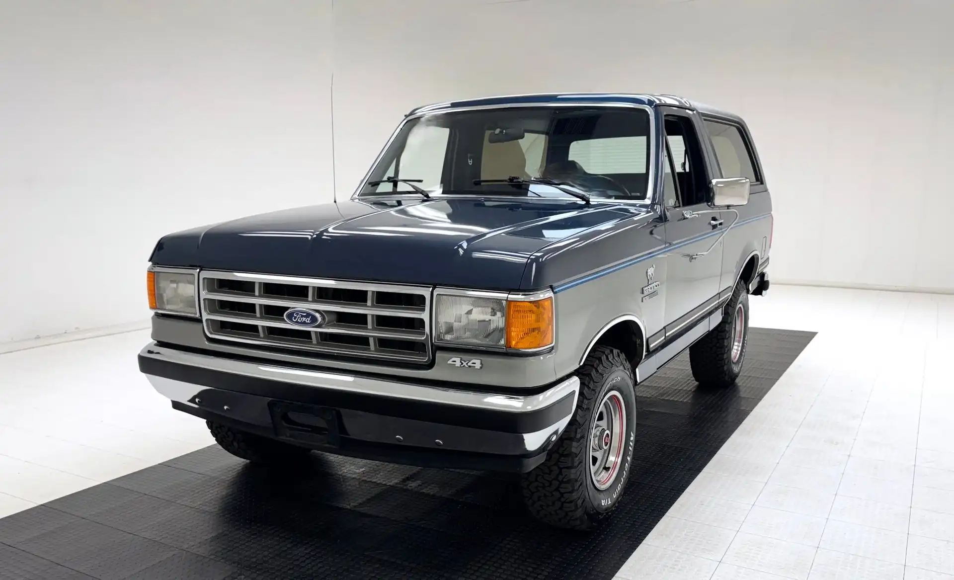 1987 Ford Bronco's photo