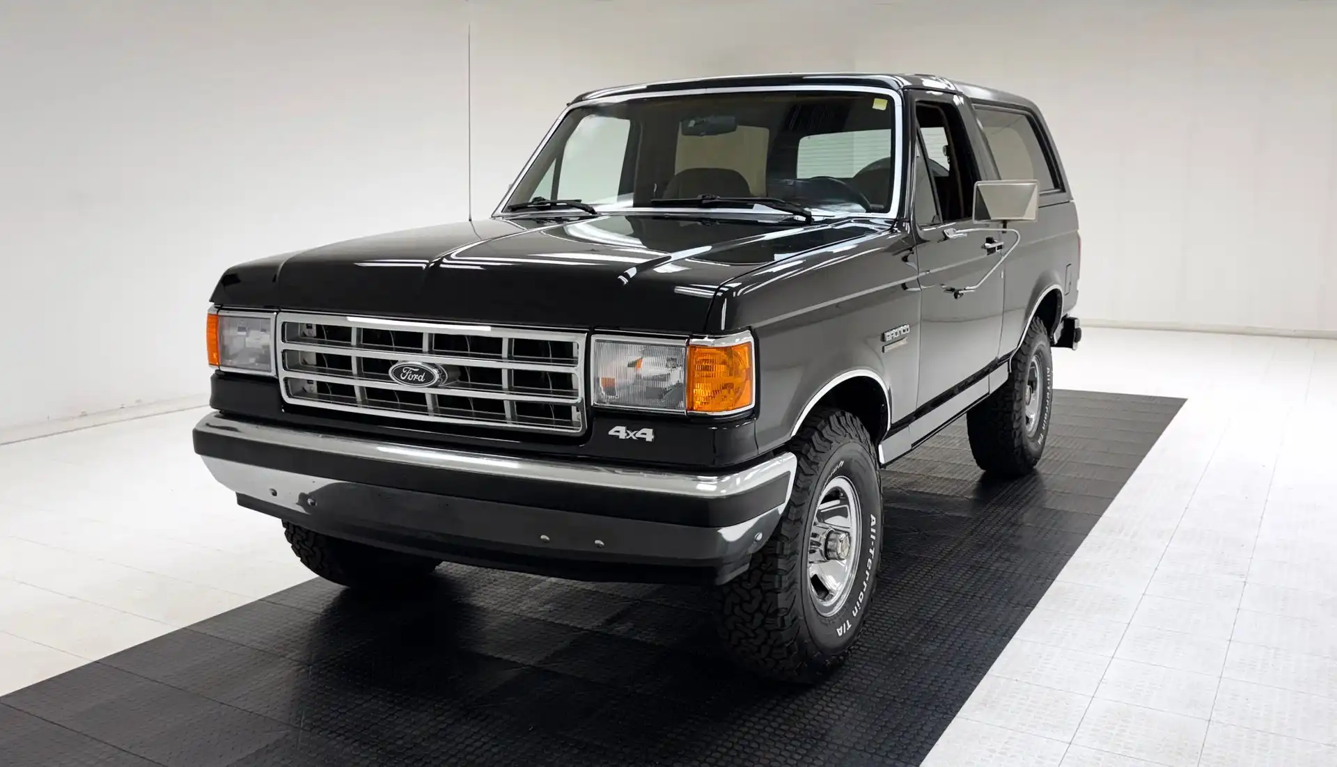 1989 Ford Bronco's photo