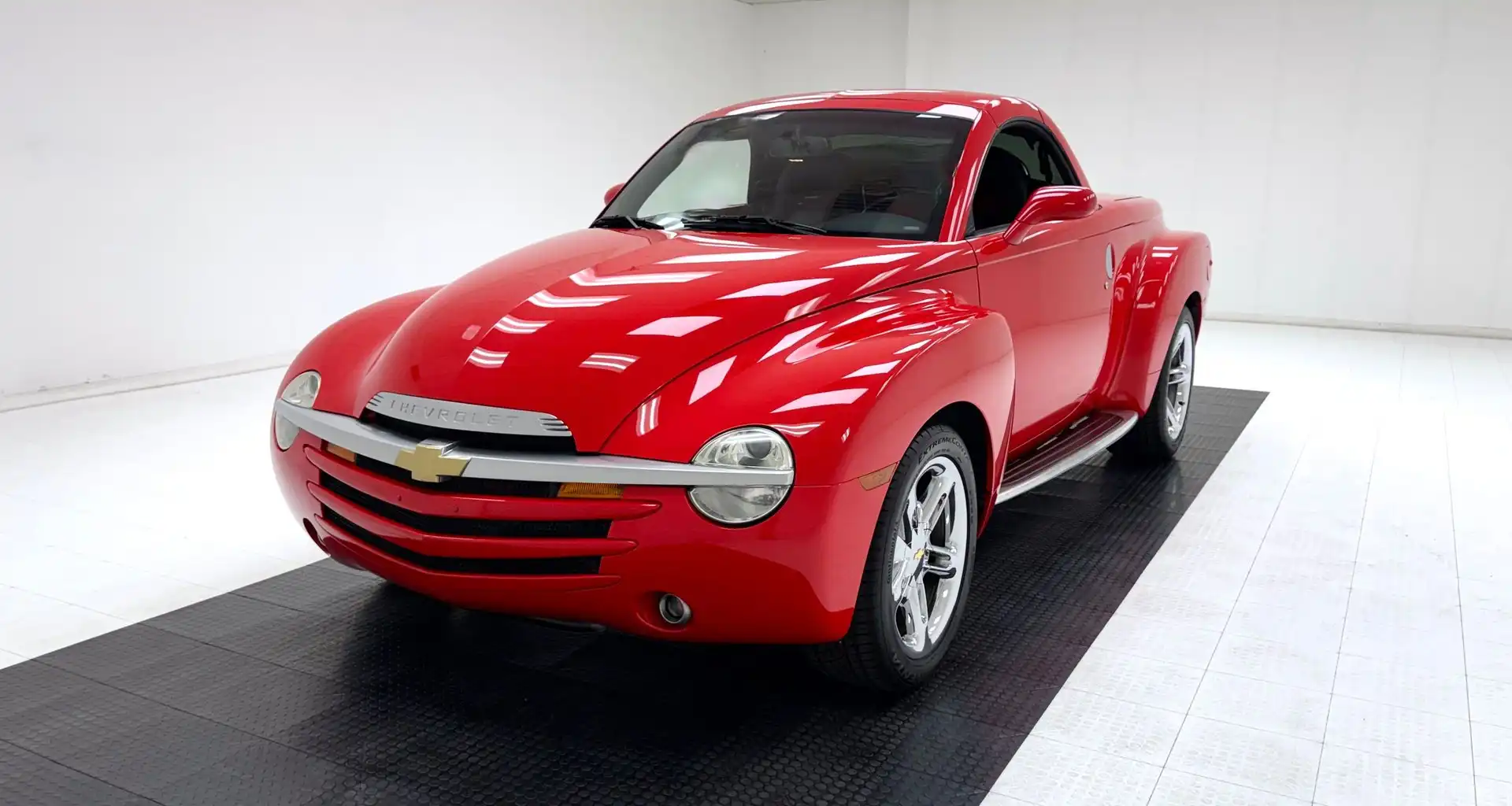 2005 Chevrolet SSR LS's photo