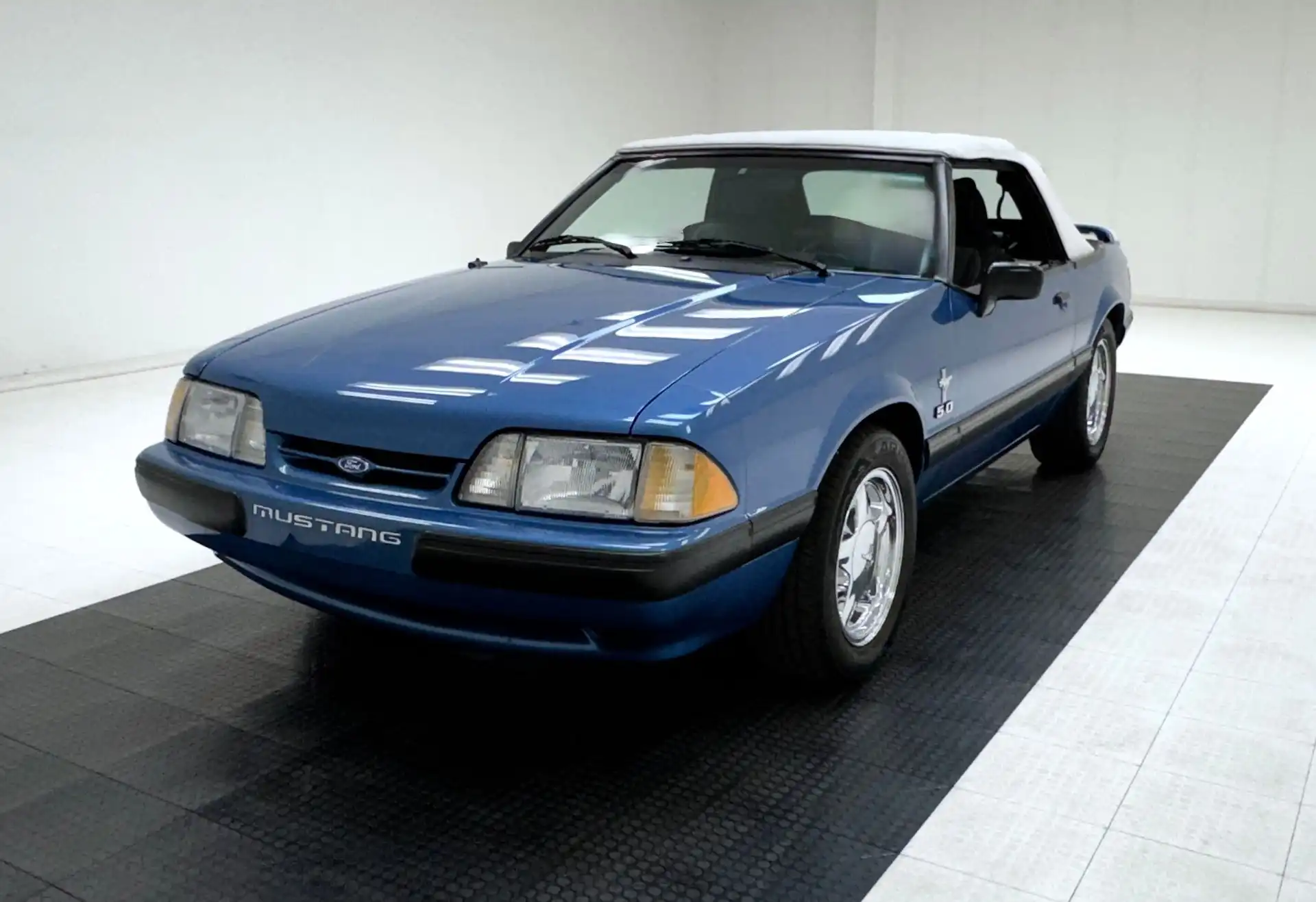 1989 Ford Mustang's photo