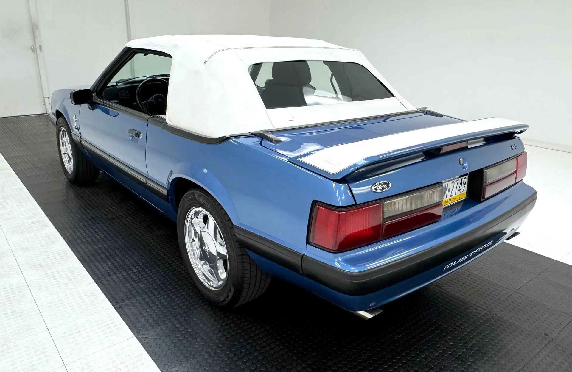 1989 Ford Mustang LX Convertible photo 5