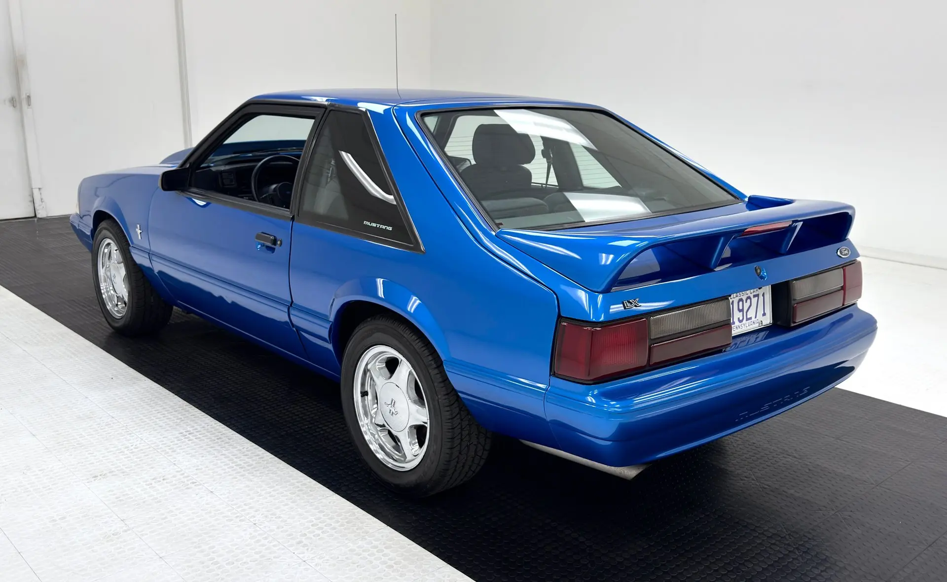1989 Ford Mustang LX Hatchback photo 3