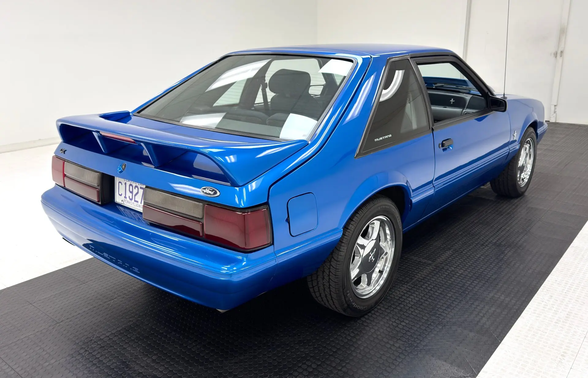 1989 Ford Mustang LX Hatchback photo 5