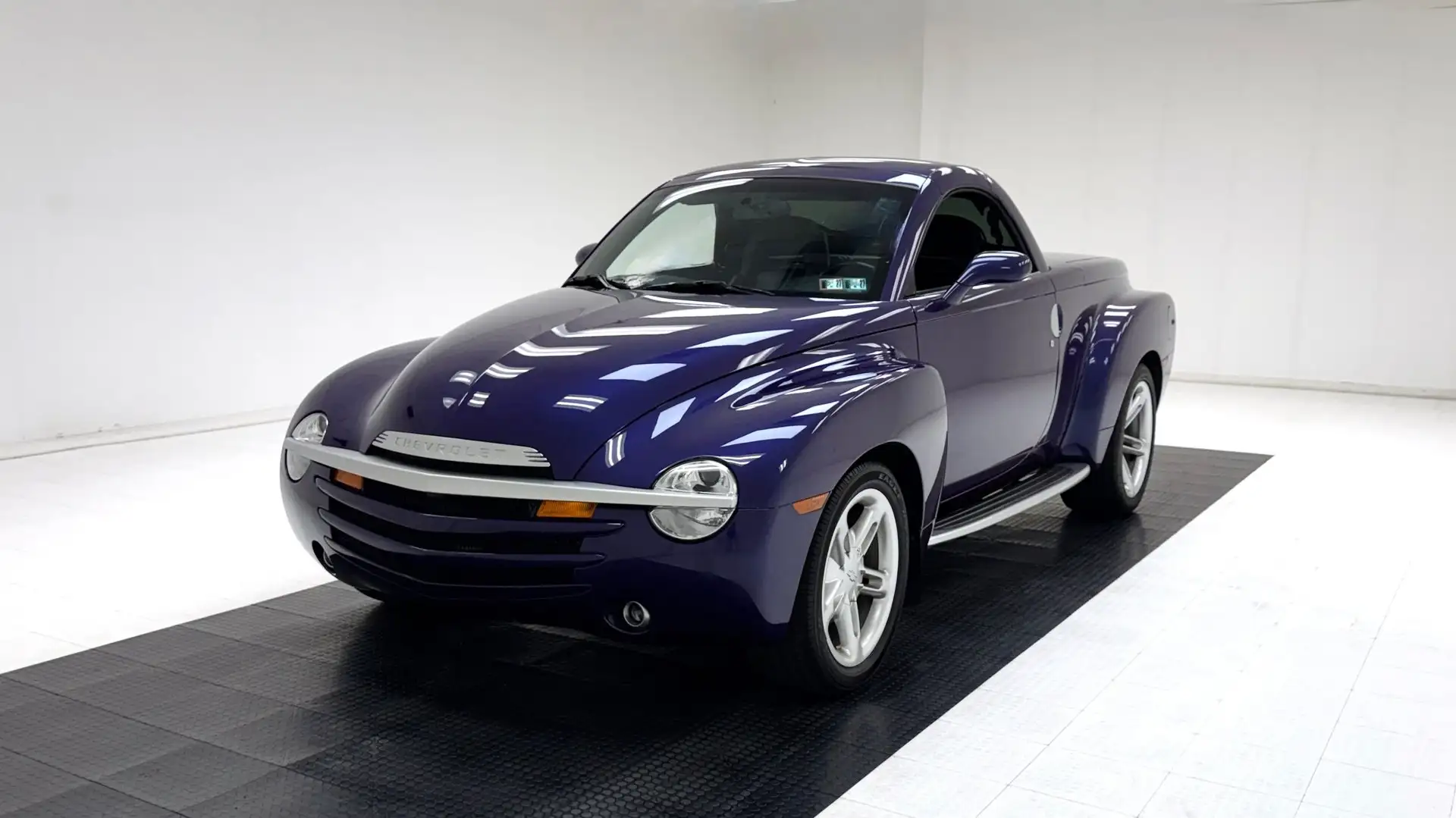 2004 Chevrolet SSR LS's photo