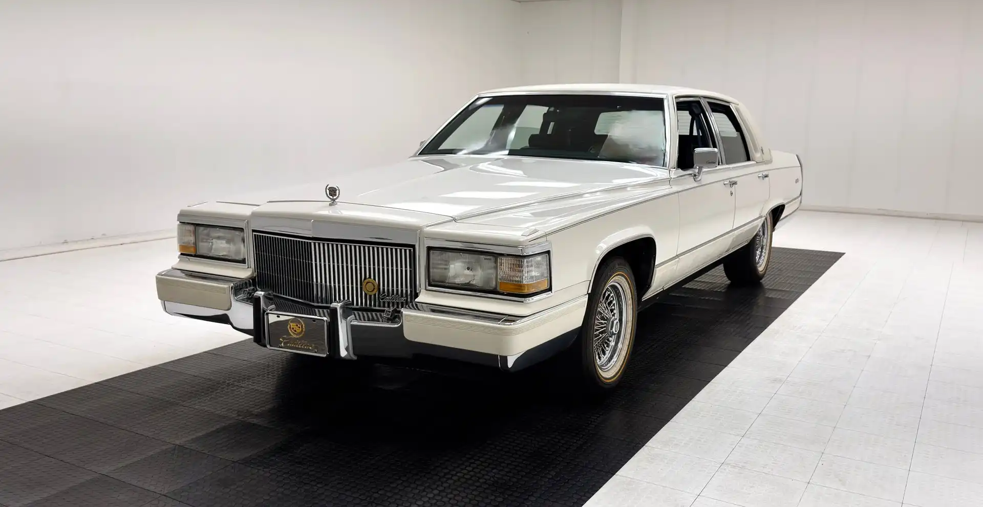 1992 Cadillac Brougham Sedan d'Elegance's photo