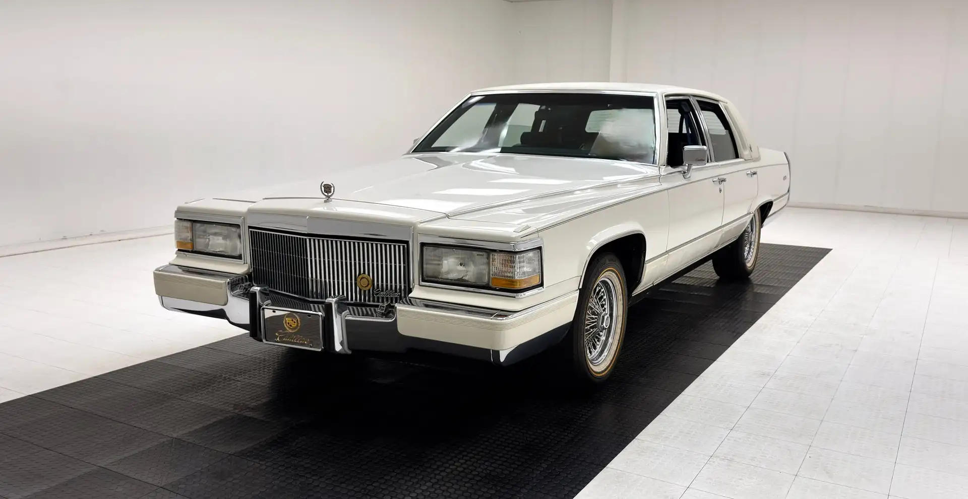 1992 Cadillac Brougham Sedan d'Elegance's photo