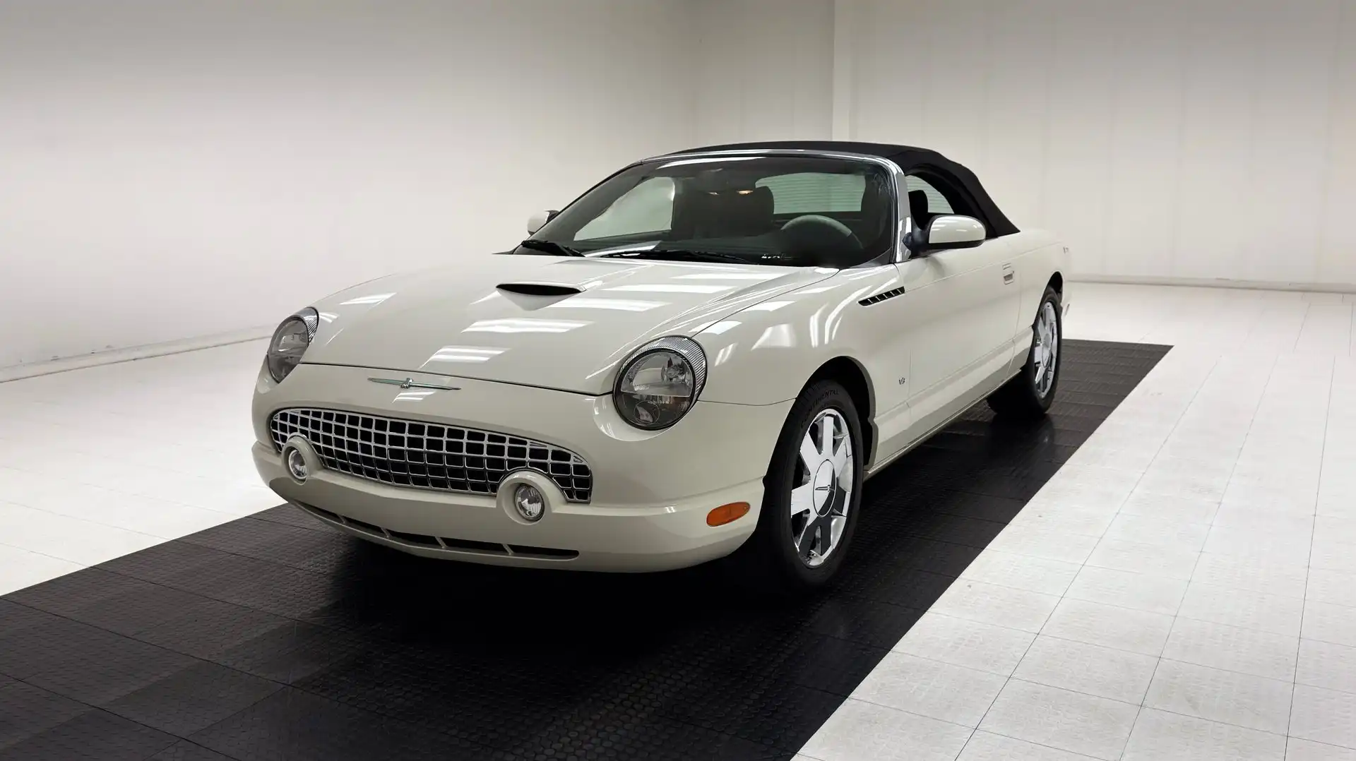 2003 Ford Thunderbird Convertible's photo