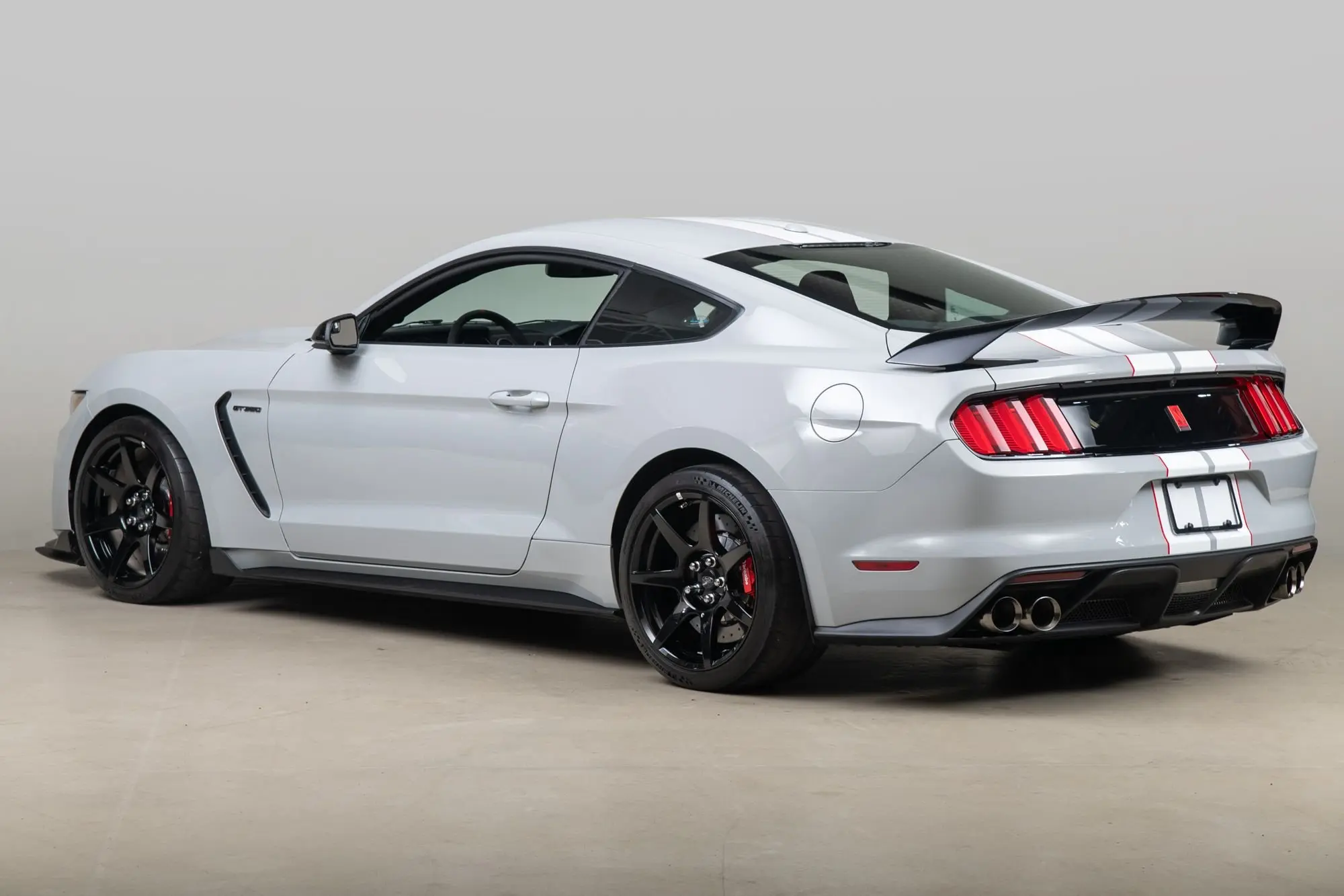2015 Ford Mustang undefined photo 3