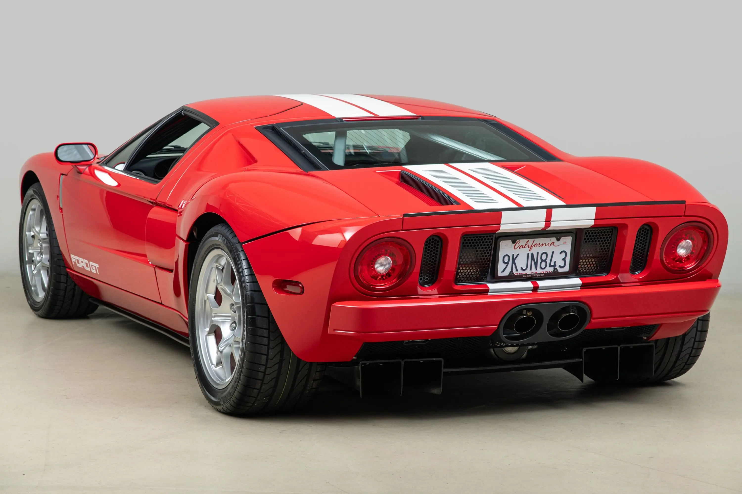 2005 Ford GT Base photo 5