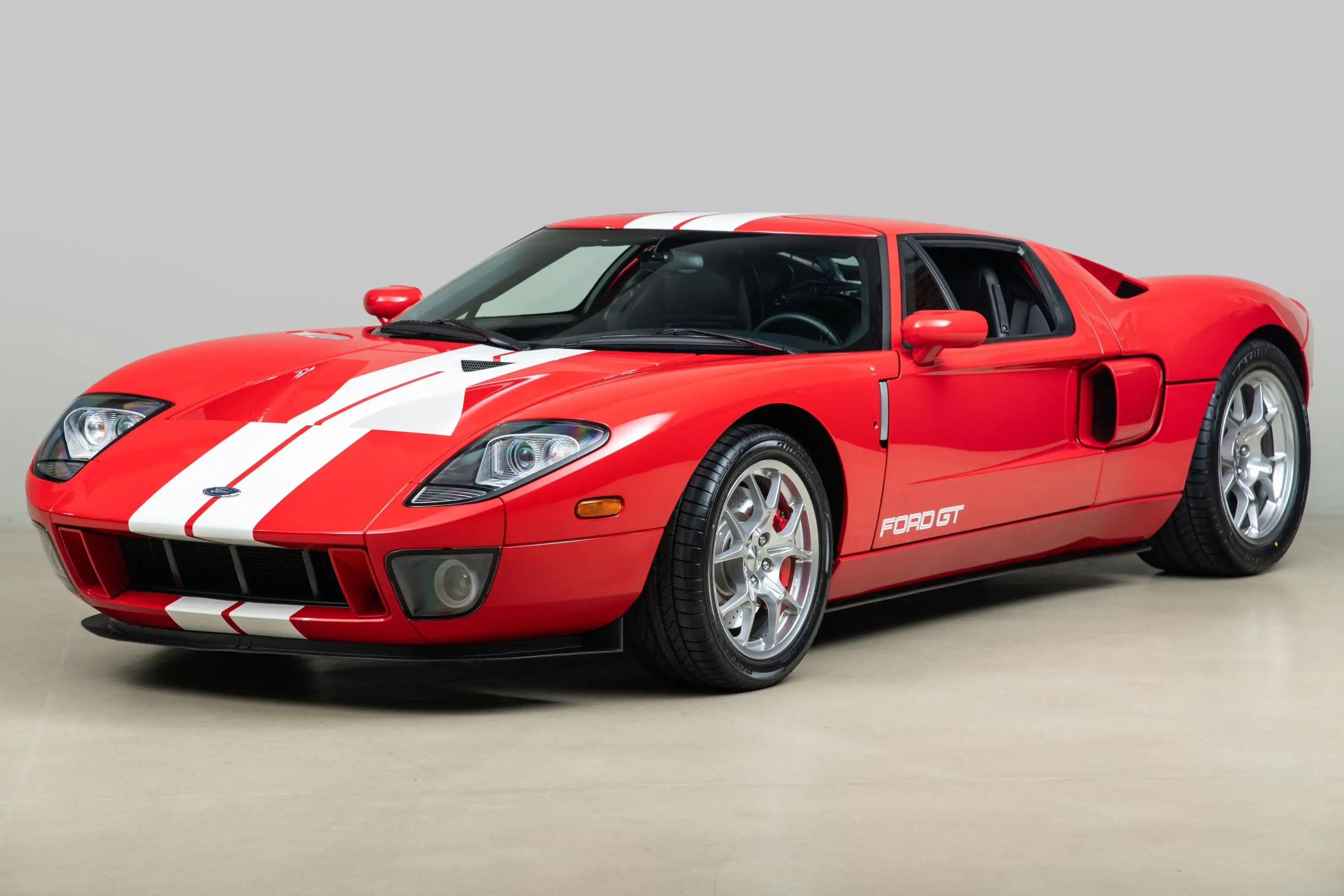 2005 Ford GT Base photo 1