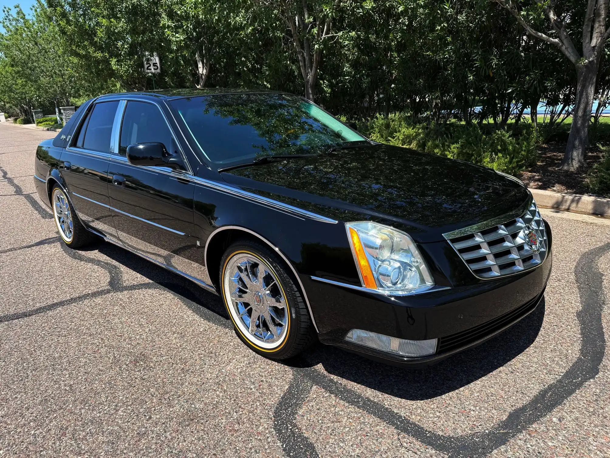 2008 Cadillac DTS Luxury III's photo