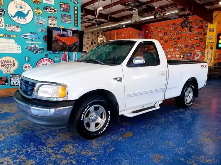 1999 Ford F-150 LARIAT REGULAR CAB SWB STYLESIDE's photo