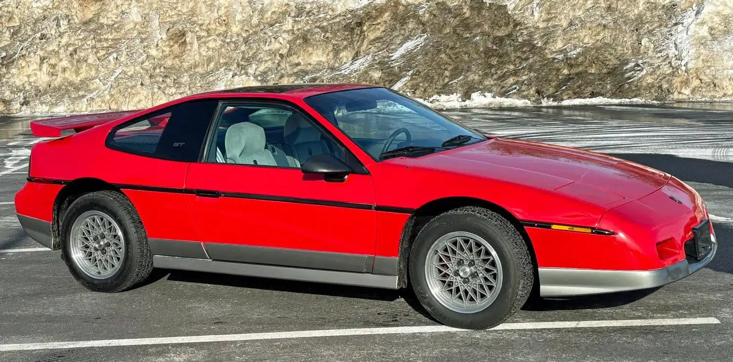 1986 Pontiac Fiero's photo