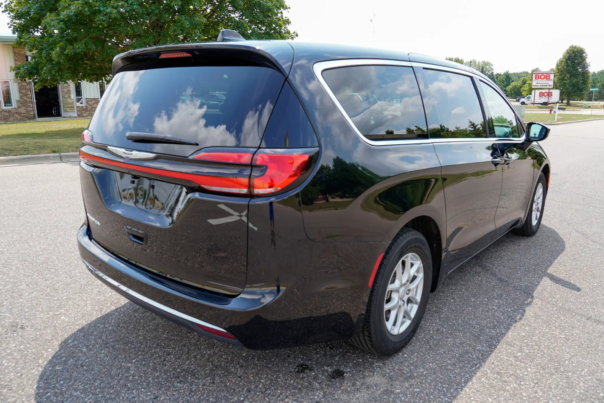 2026 Chrysler Pacifica Select photo 3