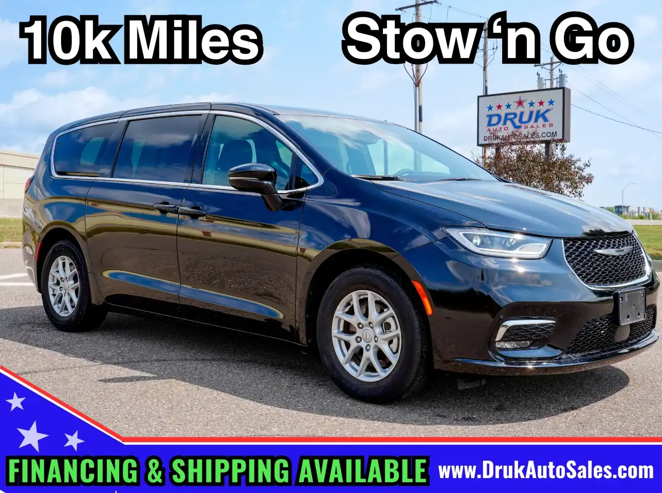 2026 Chrysler Pacifica Select's photo