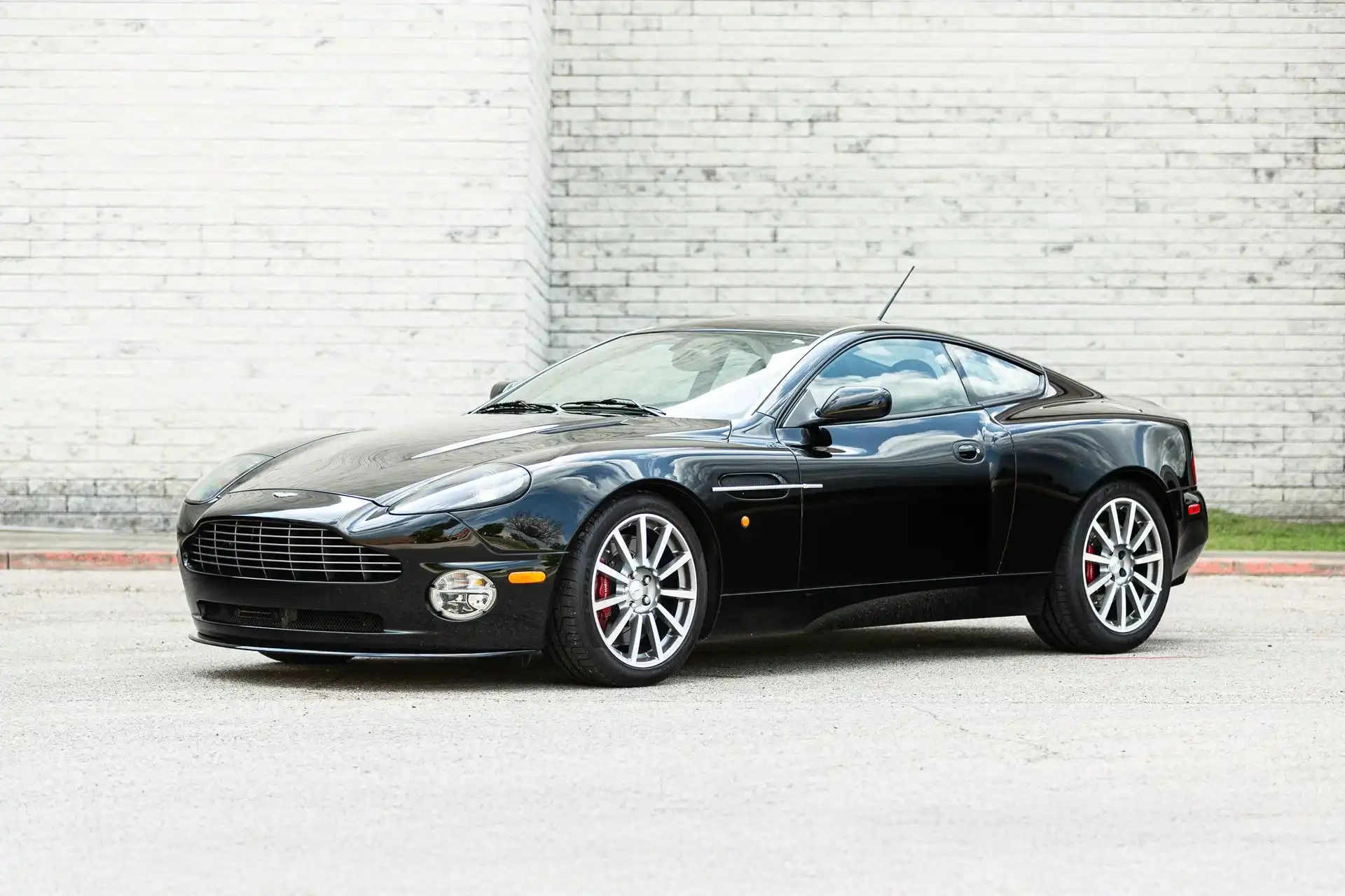 2006 Aston Martin Vanquish S's photo