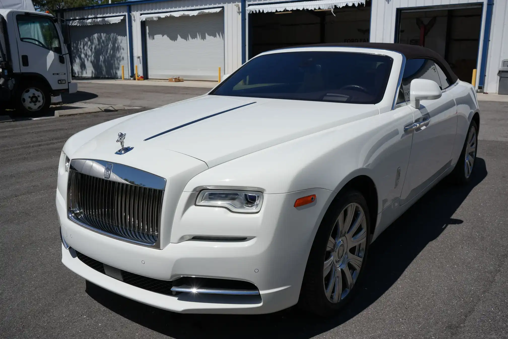 2017 Rolls-Royce Dawn Base's photo