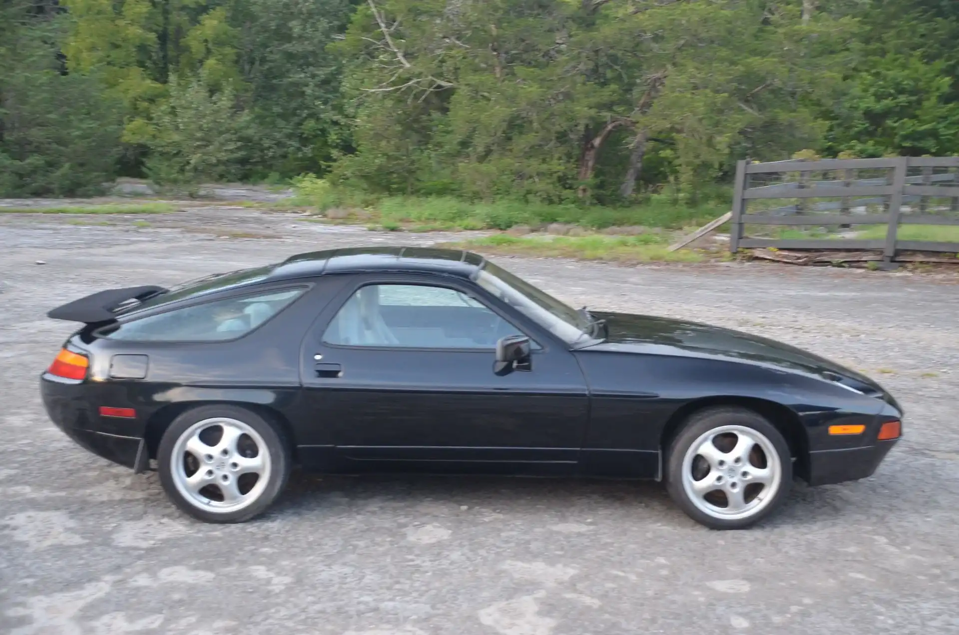 1987 Porsche 928's photo