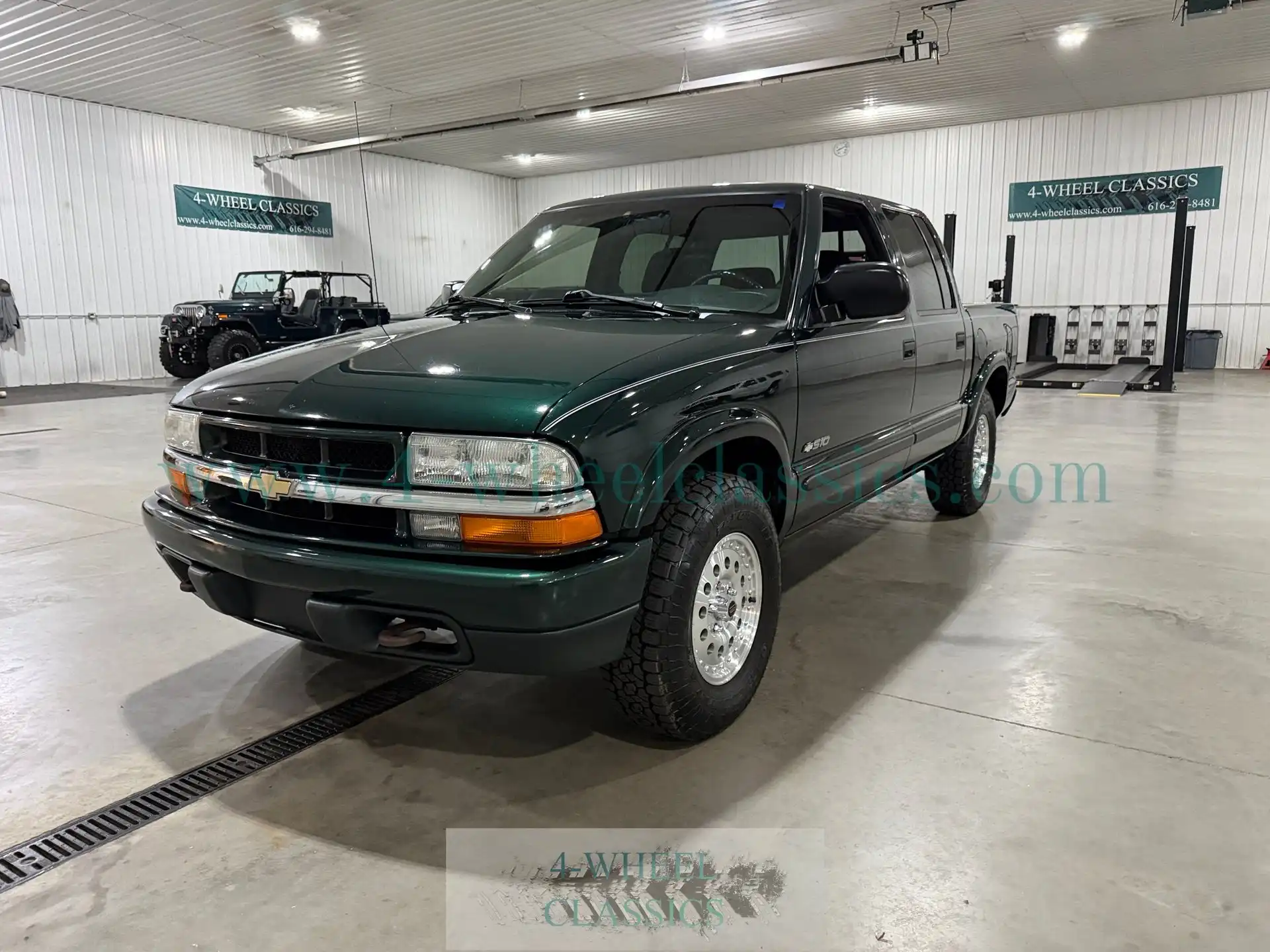 2003 Chevrolet S10 4WD Crew Cab LS's photo