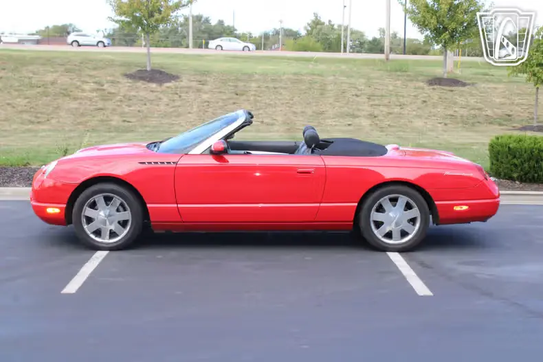 2002 Ford Thunderbird Deluxe photo 4