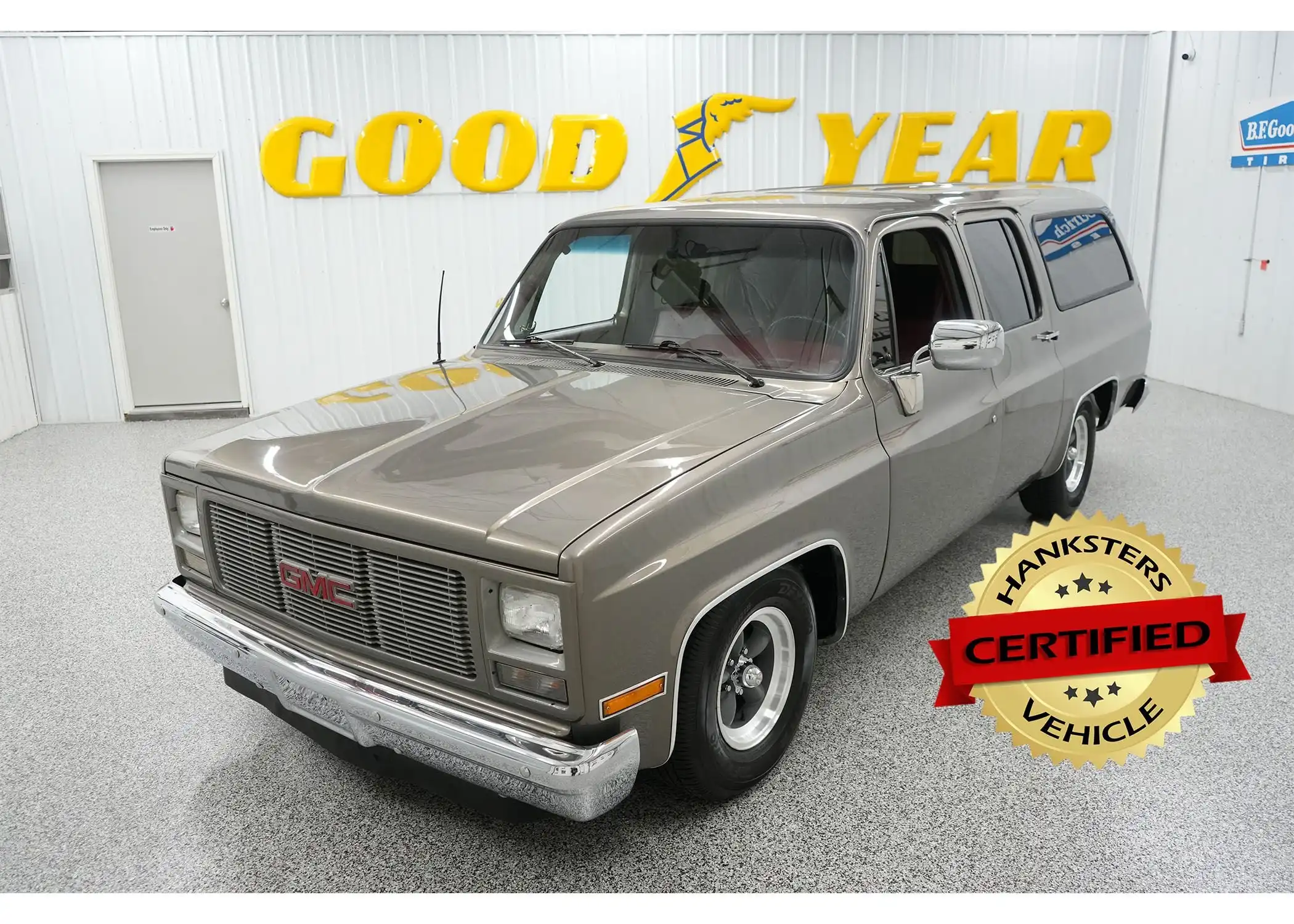 1990 GMC Suburban's photo